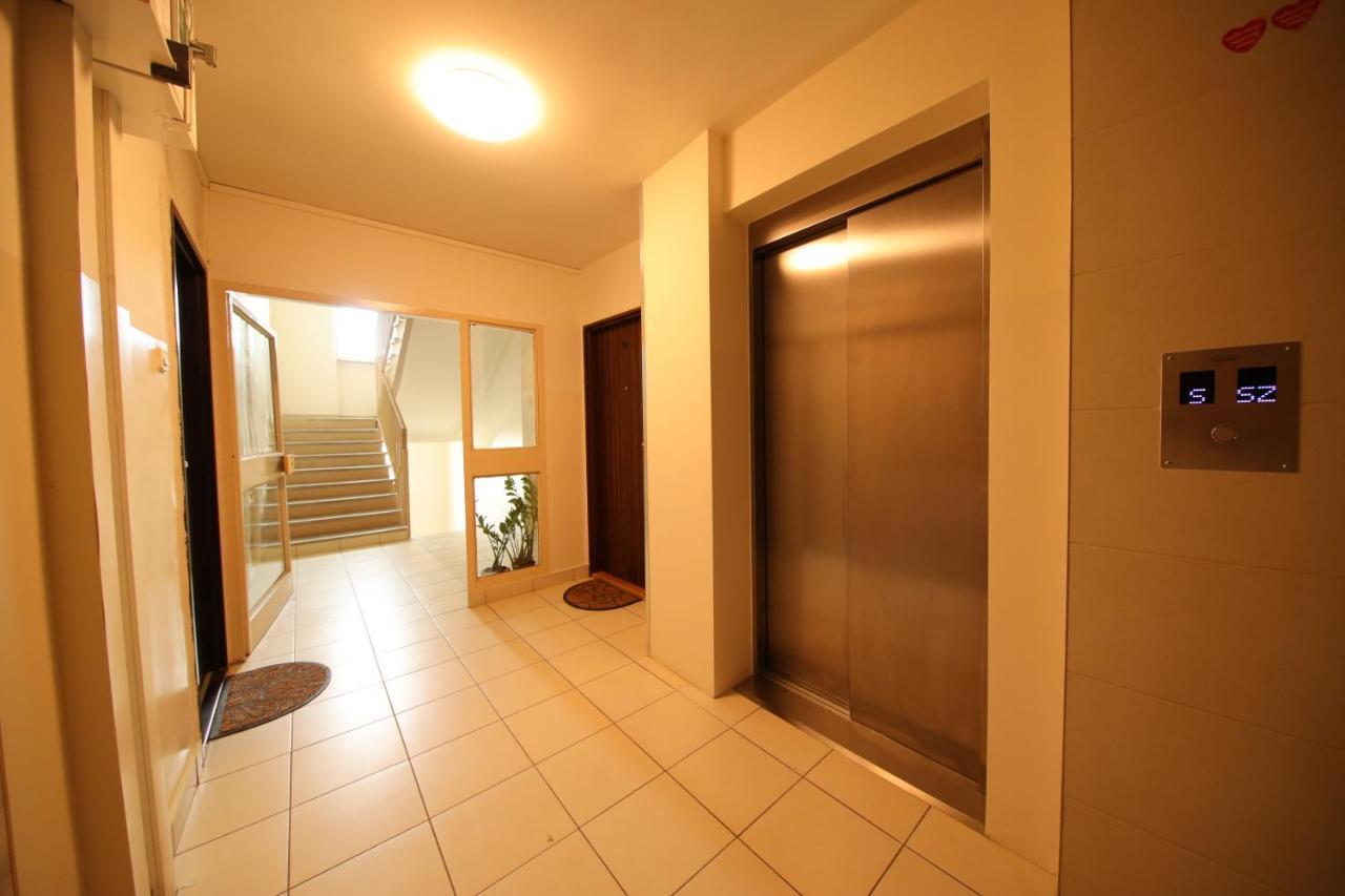 Bronco Apartments Varşovia Exterior foto